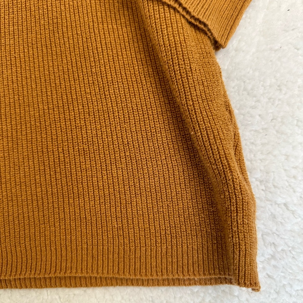 American Eagle v-neck sweater size medium - Picture 2 of 8